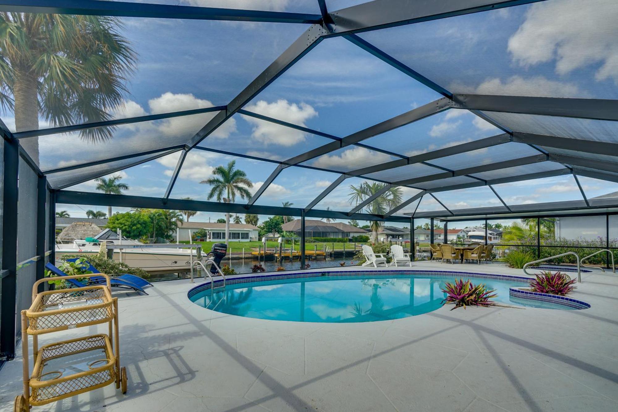 Beachy Cape Coral Home - Swim, Fish, Boat! エクステリア 写真